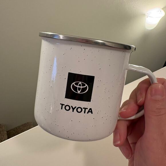 Toyota camping enamel/metal coffee mugs, set of two - Picture 5 of 5